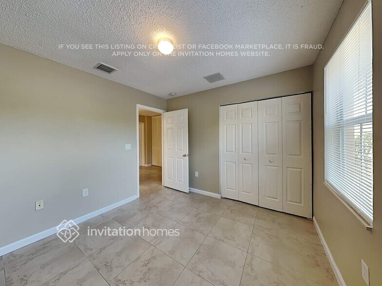 Building Photo - 4720 SW 163rd Ave