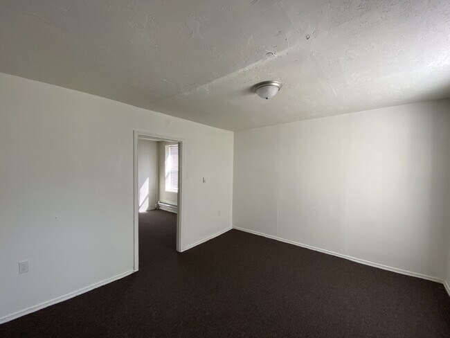 Building Photo - 714 W Clarke Ave