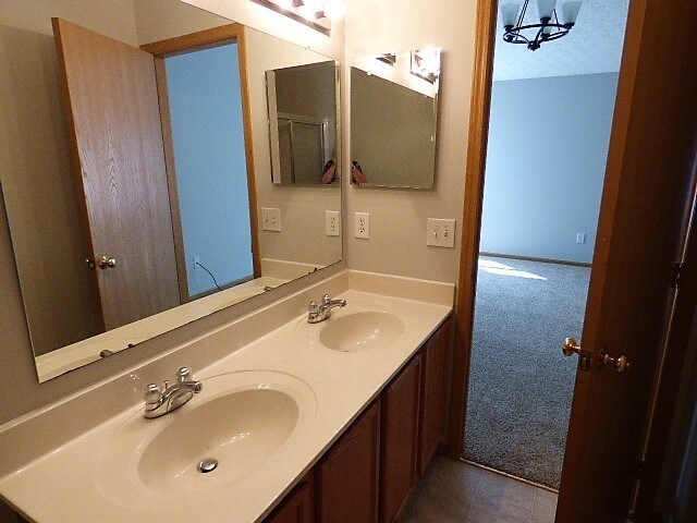 Building Photo - Home at the Village at Eastern Glen