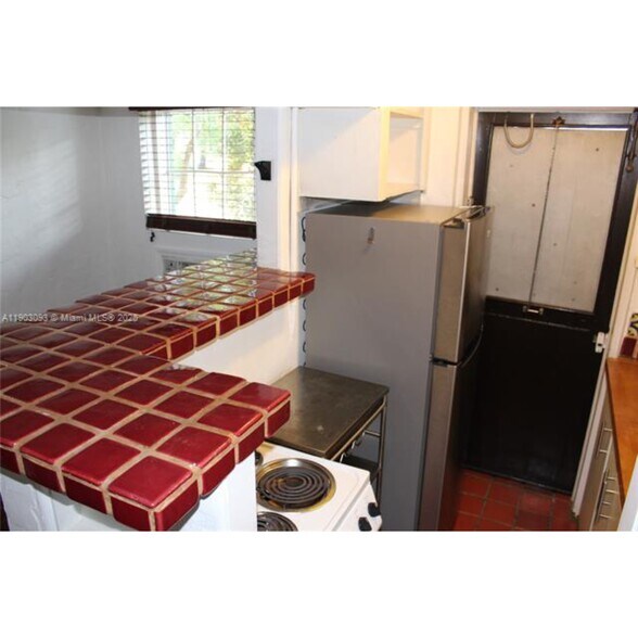 Building Photo - 1301 Milan Ave