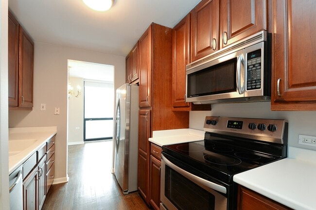 Building Photo - 1122 N Clark St