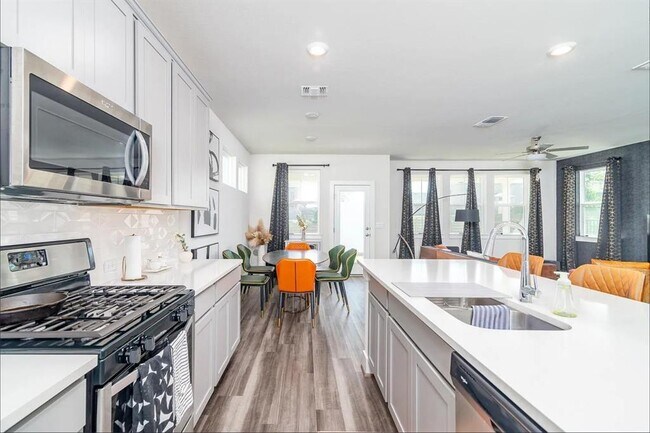 Building Photo - 7501 Travertine Spring Dr
