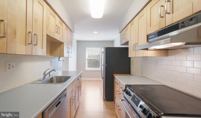 Building Photo - 1430 Washington Pl