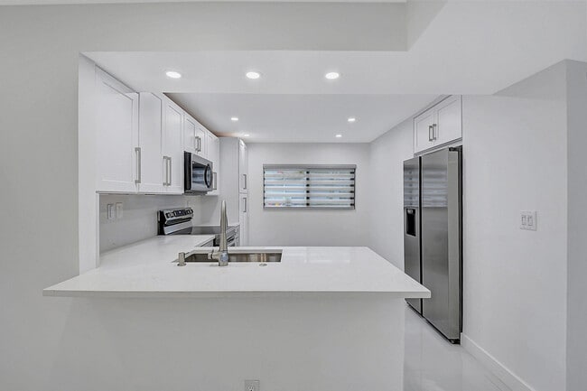 Building Photo - 15378 Lakes of Delray Blvd