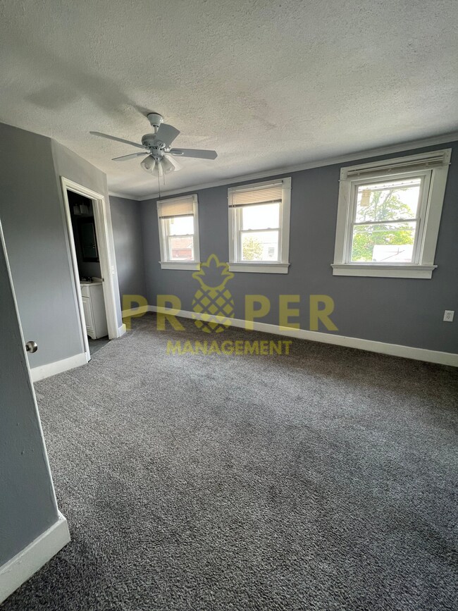 Building Photo - 3 bedrooms 2 bathrooms house for rent