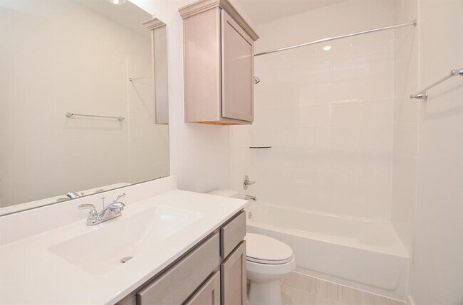 Building Photo - 17031 Lilac Paxton Ln