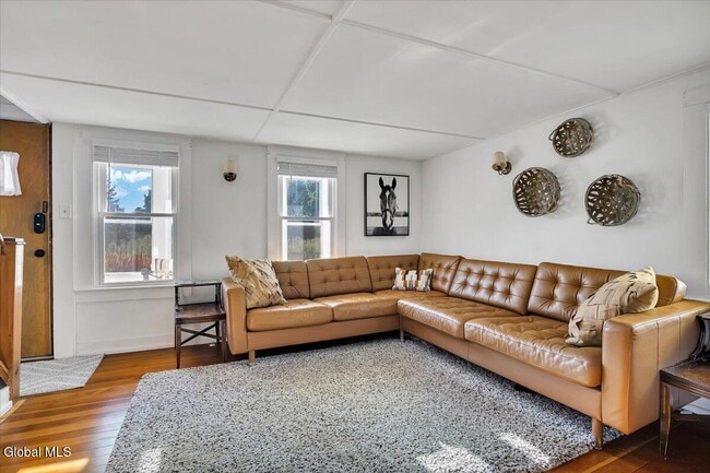 Building Photo - 138 Elm St