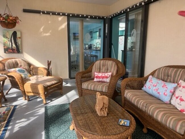 Building Photo - Bring your dog!  2 bedroom, 2 bath, Single family home in South Venice