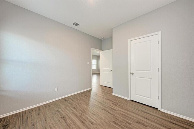 Building Photo - 129 Vulcan Dr