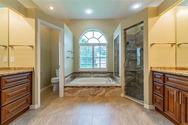 Building Photo - 10559 Greencrest Dr