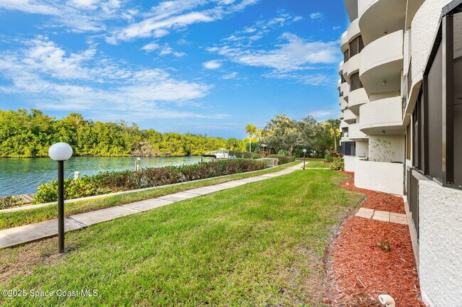 Building Photo - 300 Columbia Dr