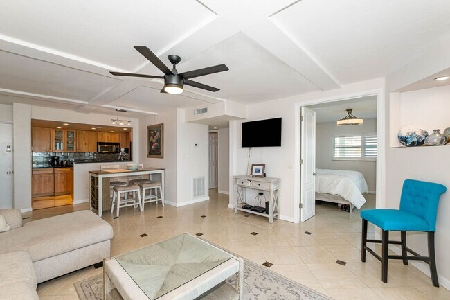 Building Photo - Beautiful furnished Ocean front condo available after April 2026 to December 2026