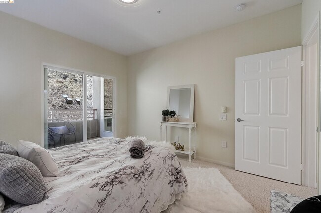 Building Photo - 200 Caldecott Ln