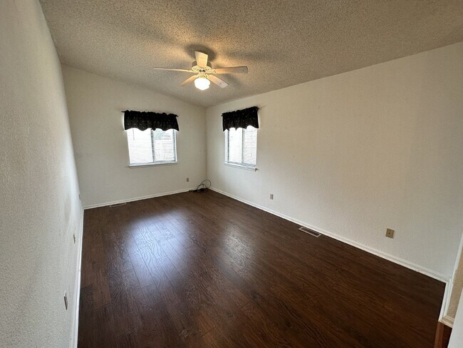 Building Photo - Available August!  Charming Townhome in Table Mountain Heights!
