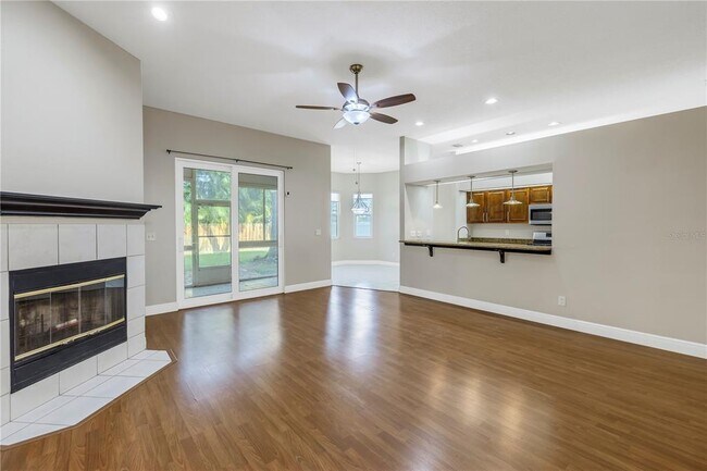 Building Photo - 4832 Queen Palm Terrace NE