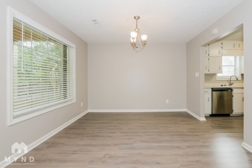 Building Photo - 370 Cornwallis Way