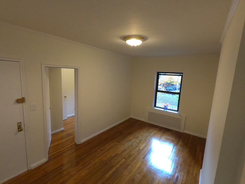 Living Room 3 - 156 W 95th St