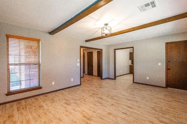 Building Photo - 1425 Venus Cir