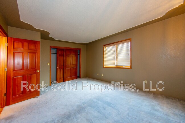 Building Photo - 249 Miller Ln