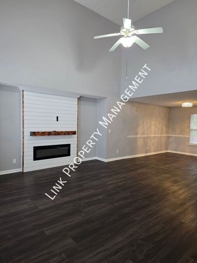 Building Photo - Beautiful 4-Bedroom Home in Desirable Harrison Location – Minutes from Volkswagen Plant!