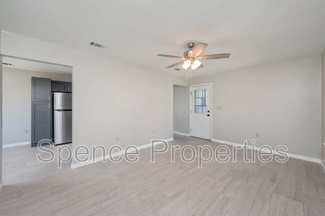 Primary Photo - 440 Apple Dr