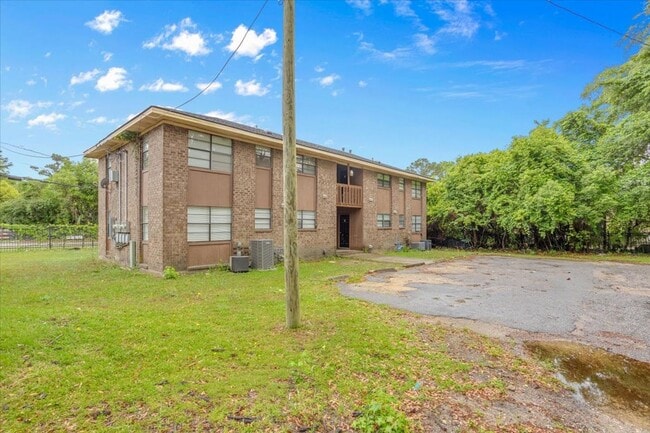 Building Photo - 2-Bedroom Apartment in Convenient Savannah Location