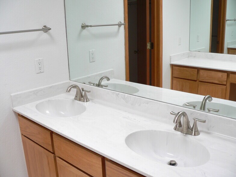 Master bath - 1808 Tramway Terrace Loop NE