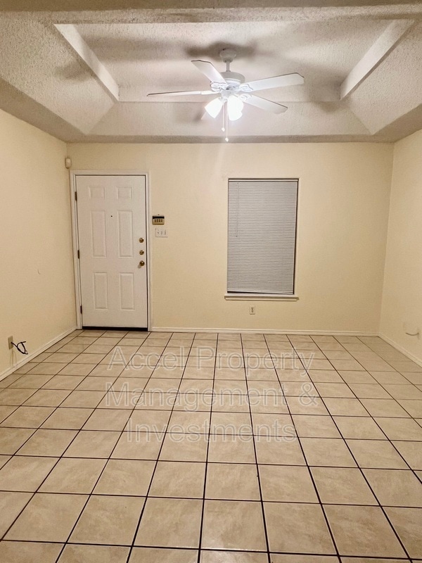Building Photo - 1201 W Carmen Ave