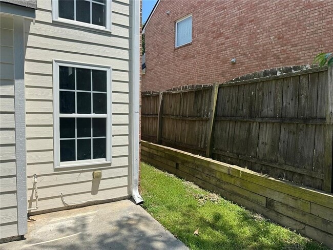 Building Photo - 6133 Mulberry Park Dr