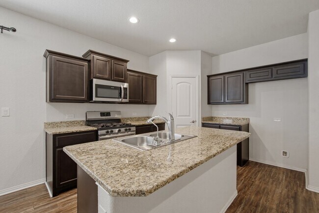 Building Photo - 6910 Kate Reed Dr