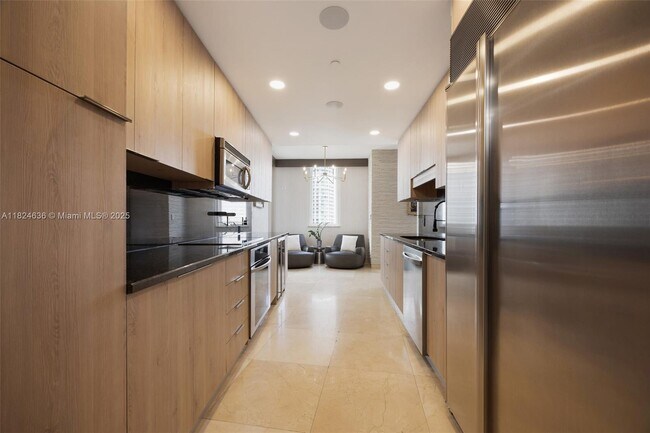 Building Photo - 901 Brickell Key Blvd