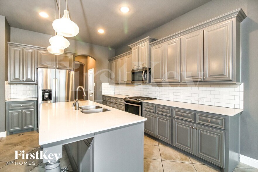 Building Photo - 1111 Elizabeth St