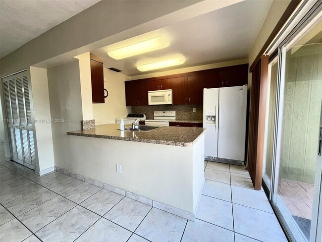 Building Photo - 11020 SW 124th Ct