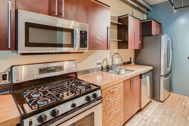 Building Photo - Discover Comfort & Style in the Heart of Portland