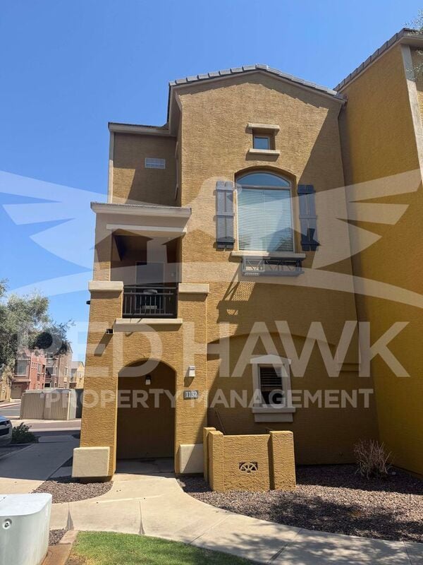 Building Photo - 900 S 94th St