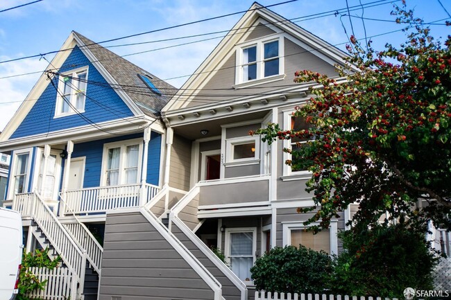 Building Photo - 205 Bonview St