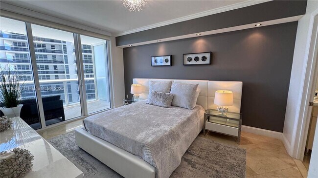 Building Photo - 1830 S Ocean Dr