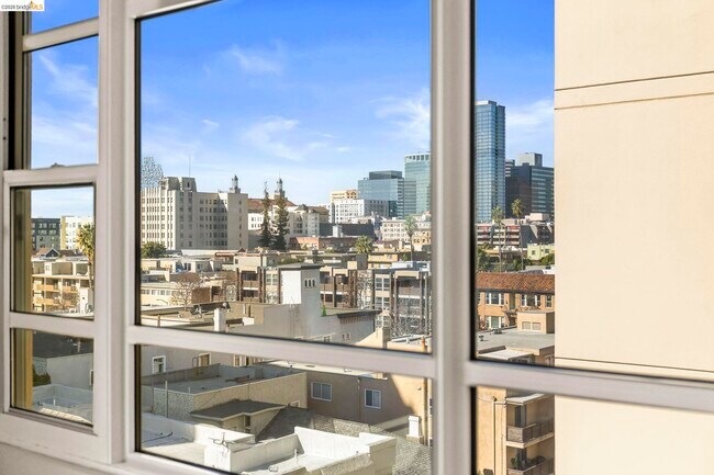 Building Photo - 1 Lakeside Dr