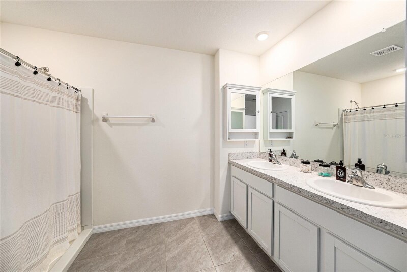 Building Photo - 3528 Maple Grv Wy