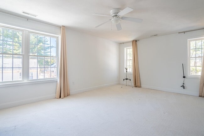 Building Photo - 5 Lowther Pl