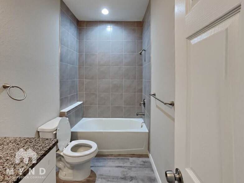 Building Photo - 7423 W Cameo Cir