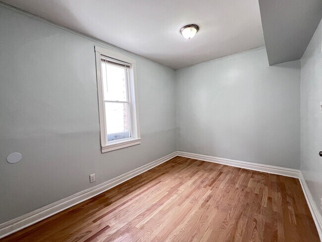 Building Photo - 8856 S Lowe Ave