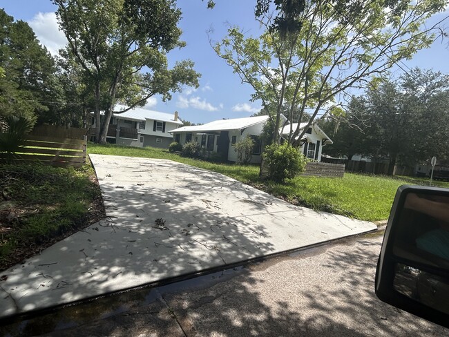 Building Photo - 115 E Lattin St