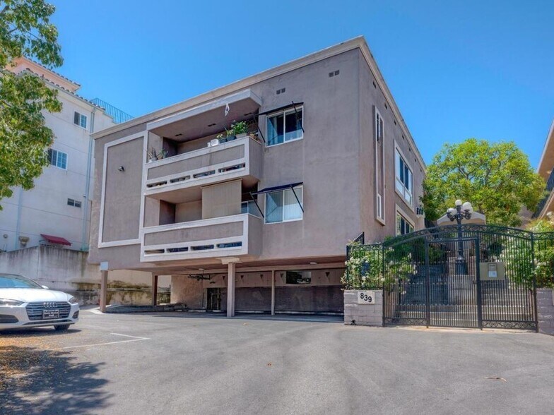 Building Photo - 833 S Plymouth Blvd