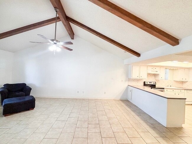 Building Photo - 412 Short Circuit