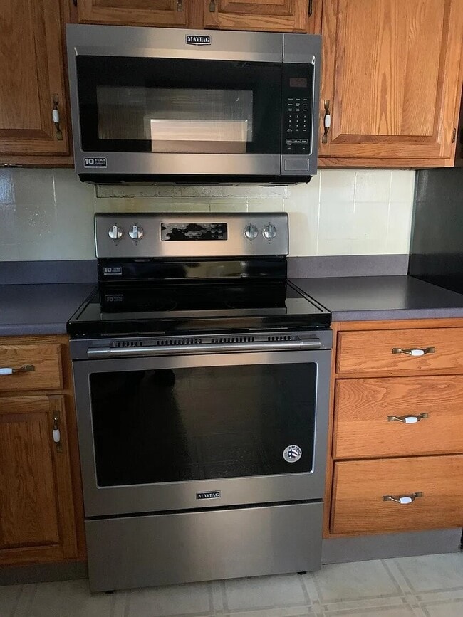 Building Photo - 3137 Belmont Ave