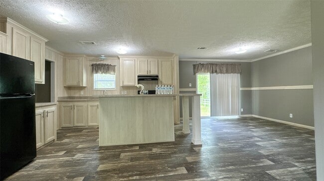 Building Photo - 7865 Pinecone Ln