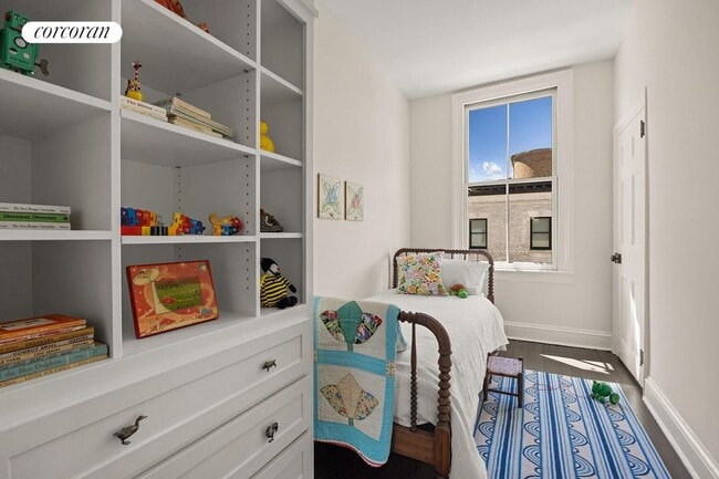 Building Photo - 57 Middagh St