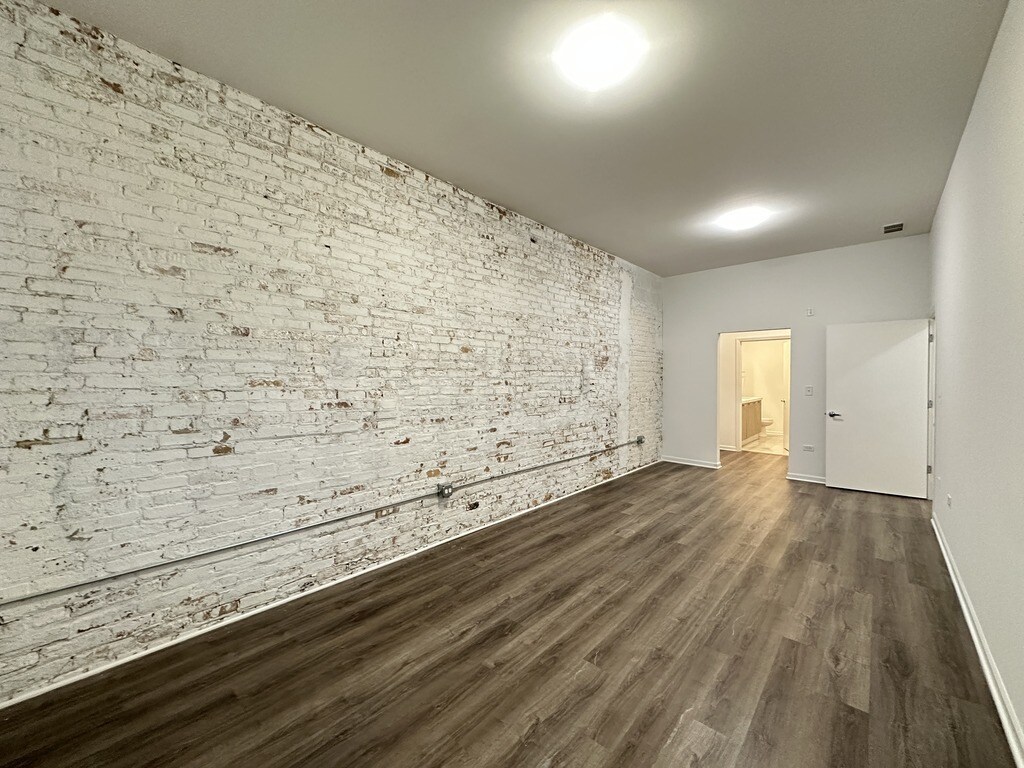 Building Photo - 2550 S Wabash Ave