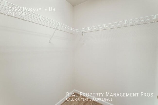 Building Photo - 10722 Parkgate Dr